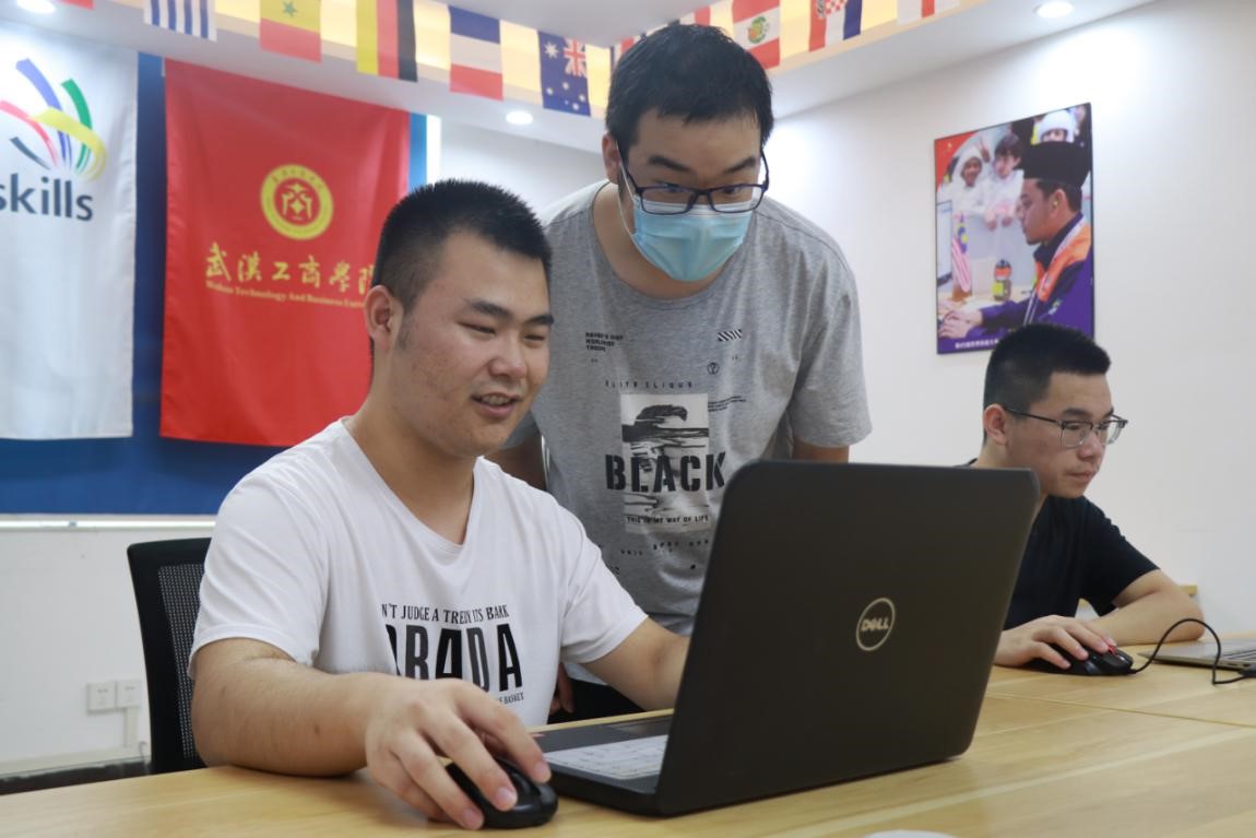 技能體驗周活動在武漢工商學院成功舉辦，師生共探軟件開發新趨勢